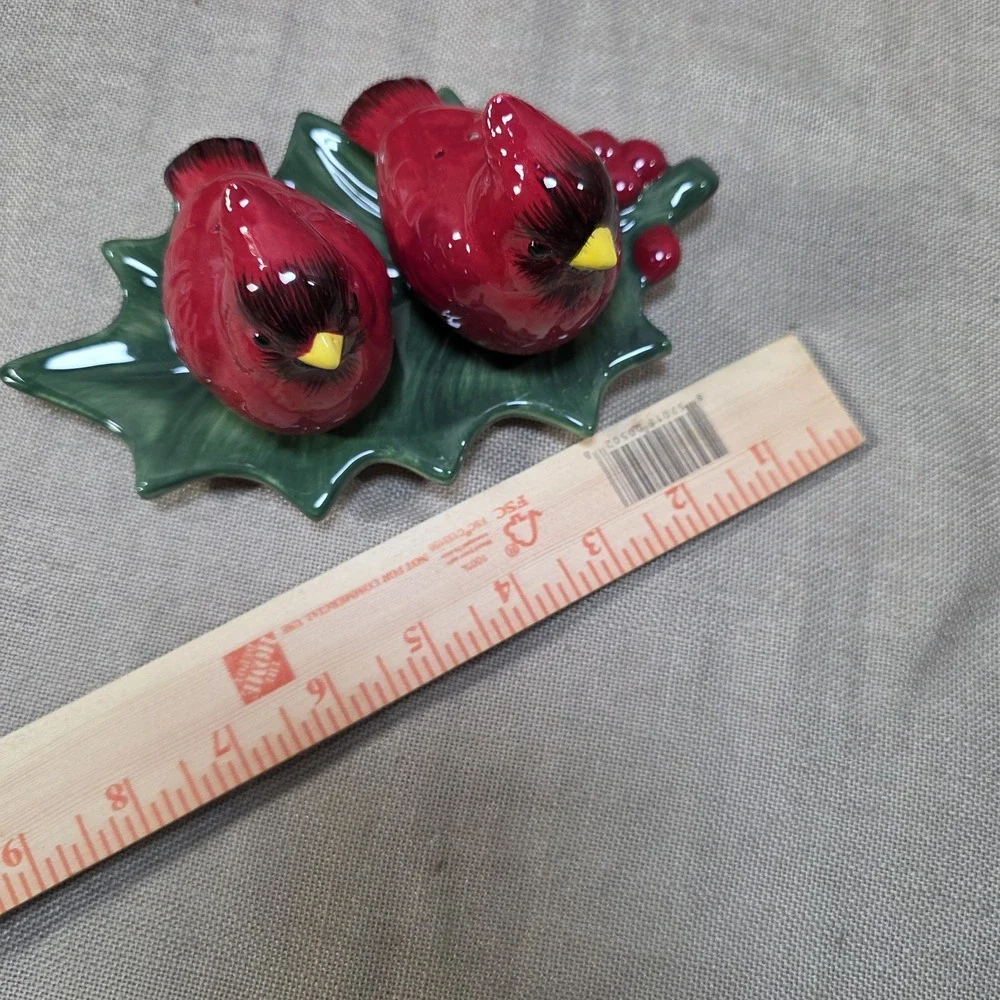 Cracker Barrel Christmas Cardinal Salt & Pepper Shakers Holly Tray Set New W Box